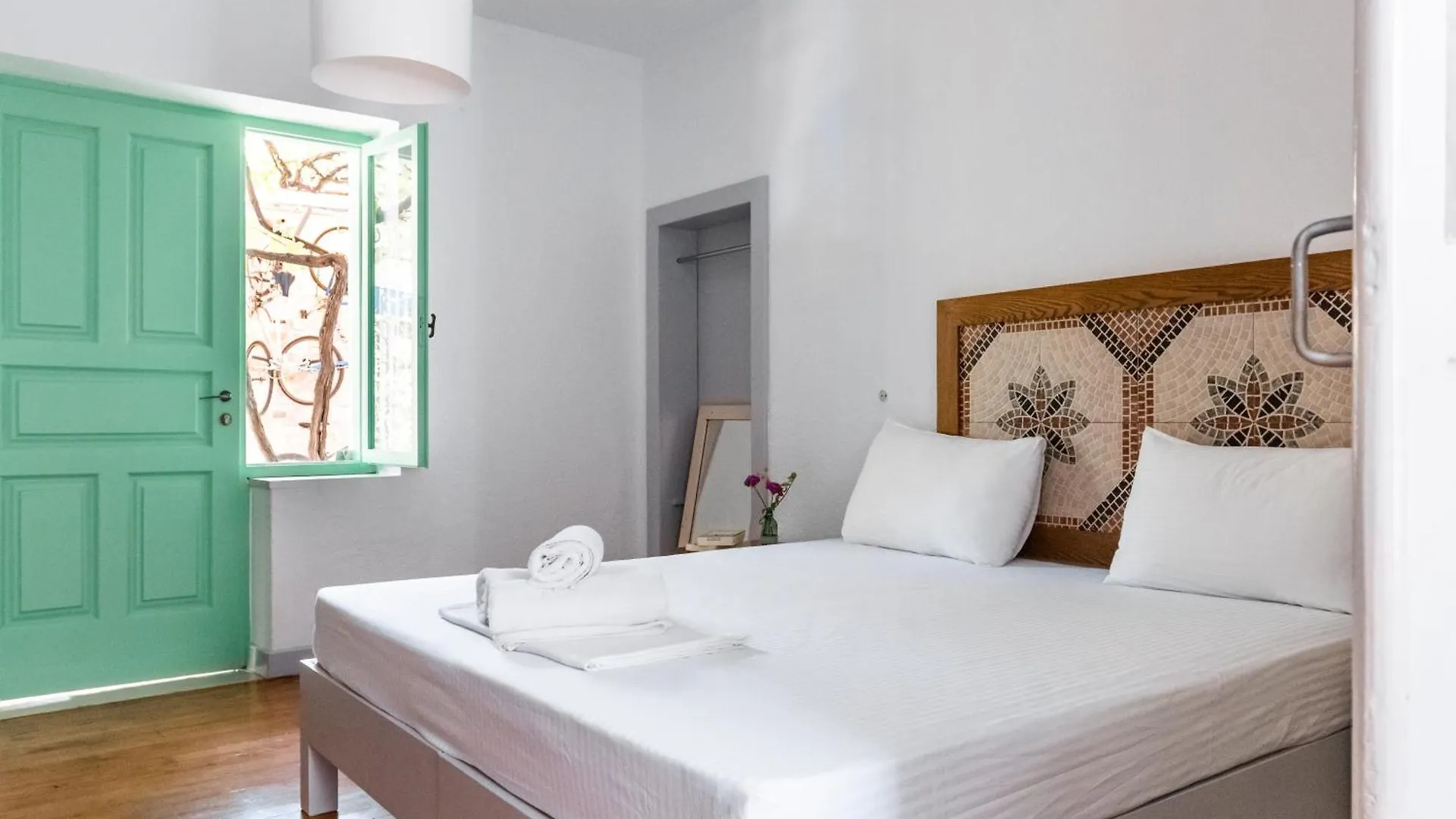 Himara Hostel