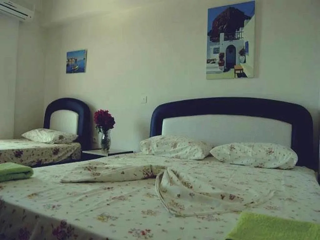 Himara Hostel 0*, Himare