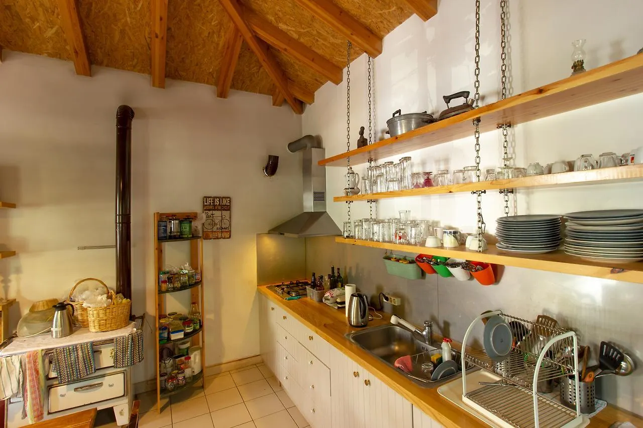 Himara Hostel 0*, Himare